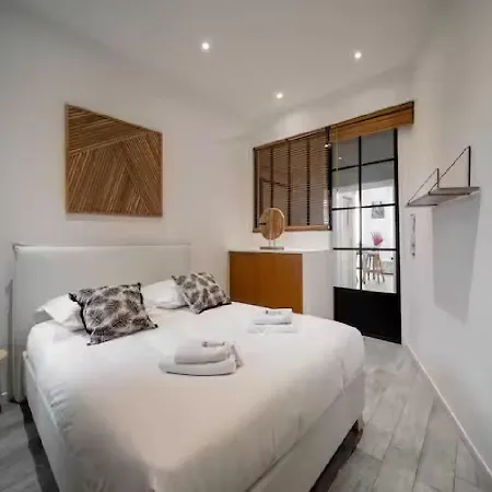 Parenthese Elegante Au Centre De * Κάννες