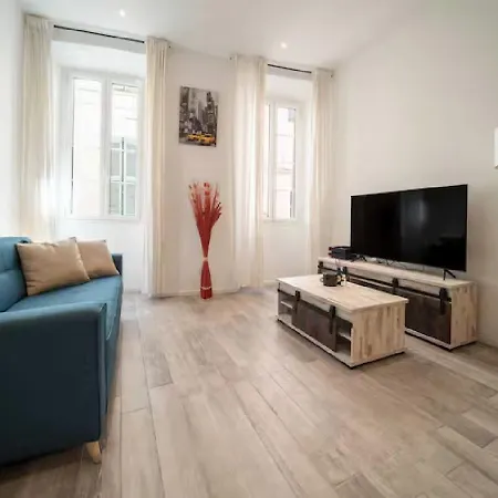 Parenthese Elegante Au Centre De *